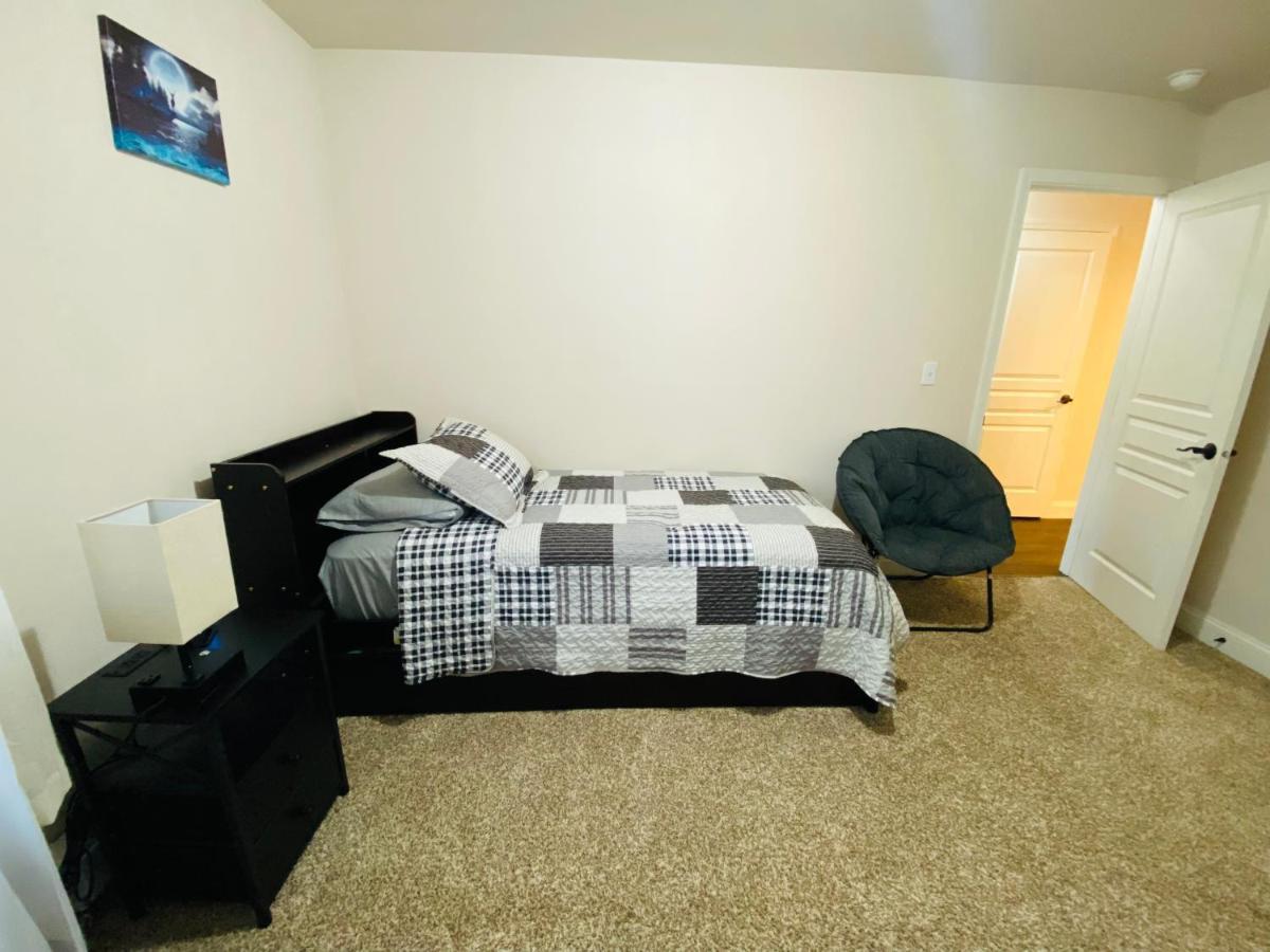 Beautiful 2 Bedroom 1 Bath Apartment With Private Garage 安克拉治 外观 照片