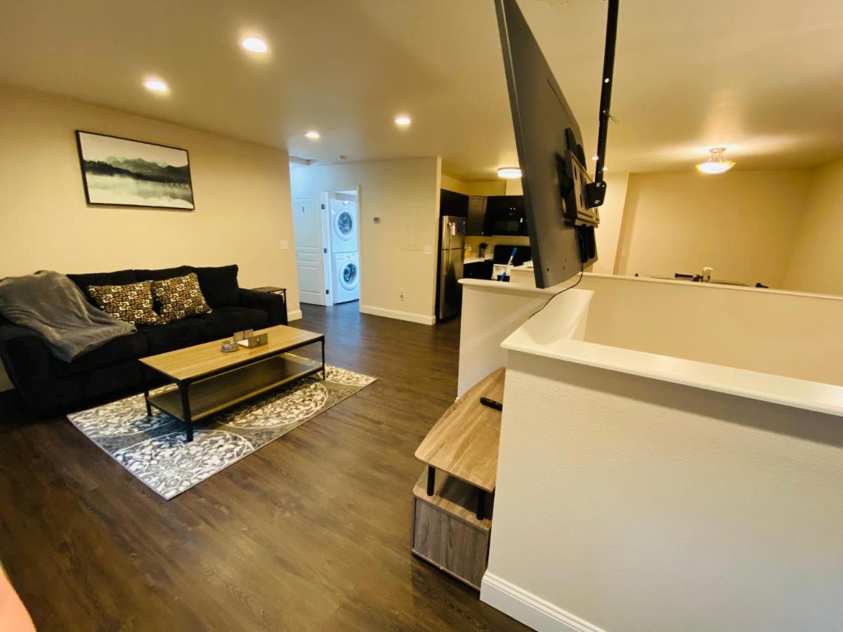 Beautiful 2 Bedroom 1 Bath Apartment With Private Garage 安克拉治 外观 照片